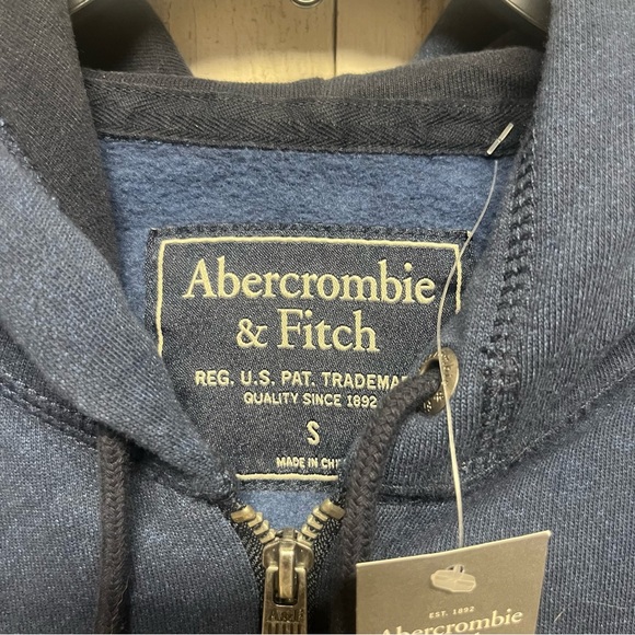 Abercrombie & Fitch Camp Scout Patch Logo Full Zip Blue Hoodie Size Small NWT - Picture 3 of 6